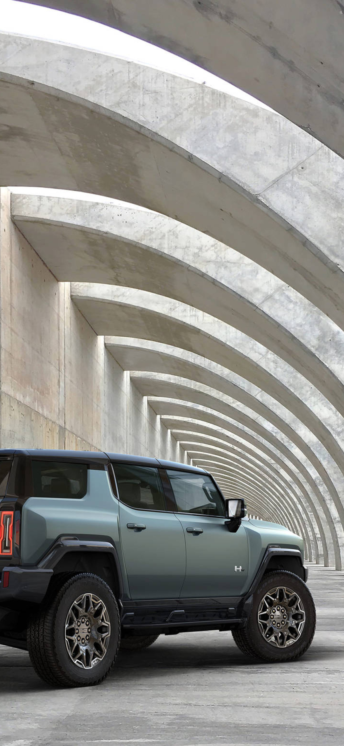 Hummer Flying Buttress Ultra HD iPhone 16 Wallpaper